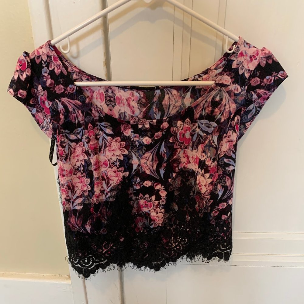 Jessica Simpson Crop top t shirt